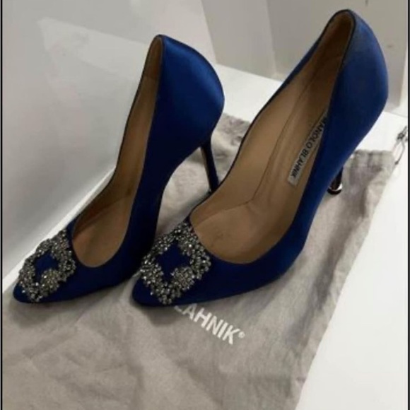 Manolo Blahnik Hangisi - Picture 2 of 12
